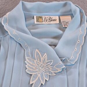 La Blouse Pintuck Blouse Women 10 Light Blue Embroidered Lace Collar Vintage